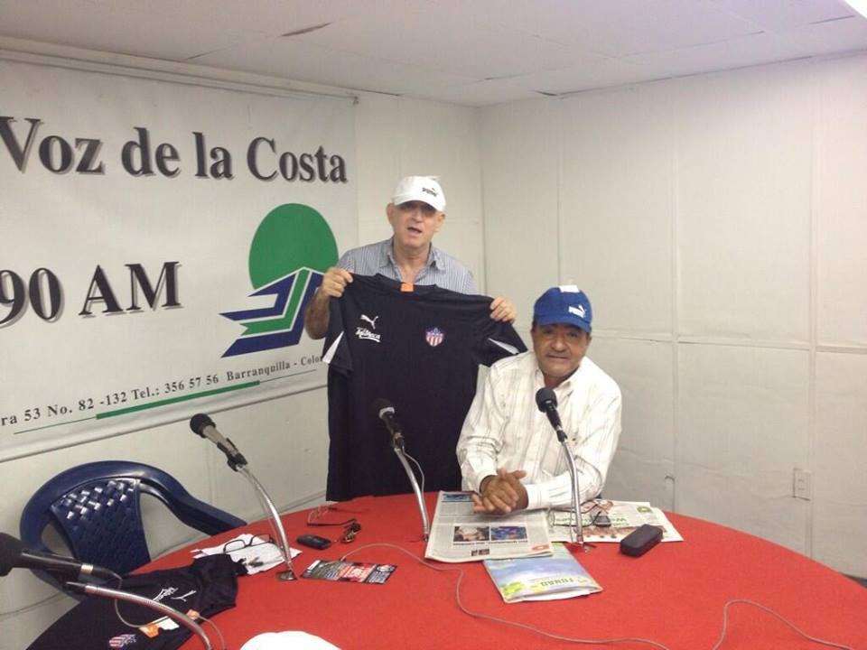 Mepareceamazing's tweet image. Haré un hilo de todos los videos que he subido del "Show del deporte" del Mono Correa y el Grillo Marín.
Apoyen con su RT