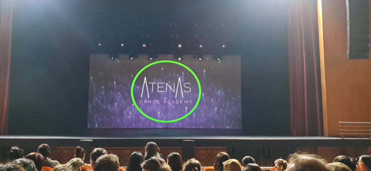 En el Teatro Regional para la gala de Atenas. Me alegra ver a <a href="/ger_arenasz/">CORE Germán Arenas</a> y a <a href="/ragliatim/">Raimundo Agliati M.</a> apoyando.
Aquí estamos acompañando a mi Monse en su taller.