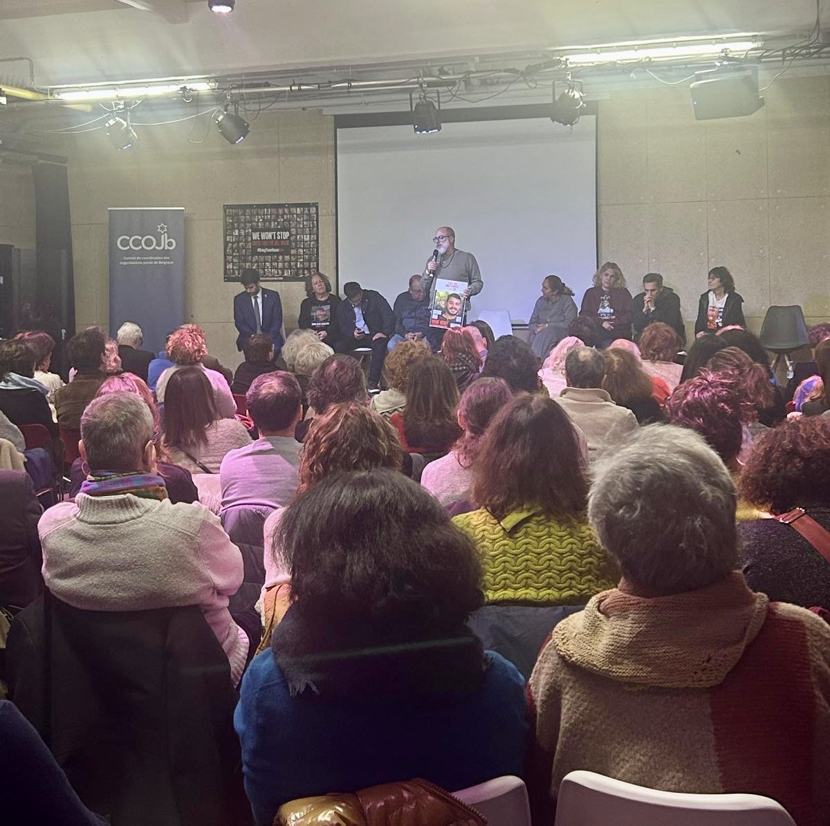 IditAbu's tweet photo. Thank you to all those who came this evening to support the families of the hostages. 🎗️🎗️
This powerful evening gave them strength and hope.
Thank you @ccojb and the #BringThemHome Belgium forum, for organising this heartwarming event.
#Am_Israel_Chai https://t.co/sUAJiaaKc2
