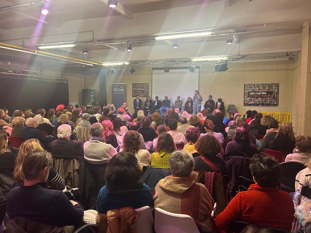 IditAbu's tweet photo. Thank you to all those who came this evening to support the families of the hostages. 🎗️🎗️
This powerful evening gave them strength and hope.
Thank you @ccojb and the #BringThemHome Belgium forum, for organising this heartwarming event.
#Am_Israel_Chai https://t.co/sUAJiaaKc2