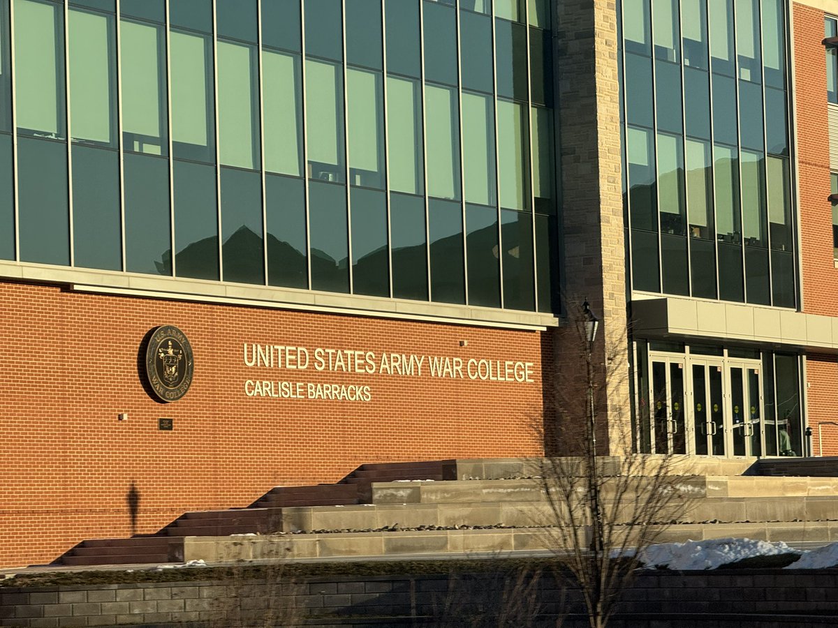 jguaido's tweet photo. Agradecido por la invitación al U.S. Army War College, para presentar y discutir sobre la situación en Venezuela y su impacto en Latinoamérica. 

Es un deber elevar la realidad de Venezuela en cada espacio; hoy nuestro país es motivo de debate en cientos de foros mundiales, nuestra realidad, por culpa de la dictadura, es una situación que ningún país debe repetir.