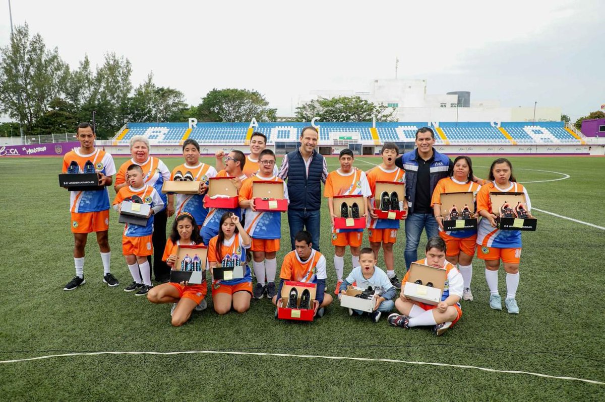 JM_UNANUE's tweet photo. Reconocemos y celebramos el talento de las niñas y niños del equipo de fútbol "Los Cachorros", quienes son un verdadero ejemplo de dedicación y disciplina. Su esfuerzo es posible gracias al respaldo de la Fundación Síndrome de Down Veracruz A.C., así como al apoyo incondicional de sus familias y maestros.