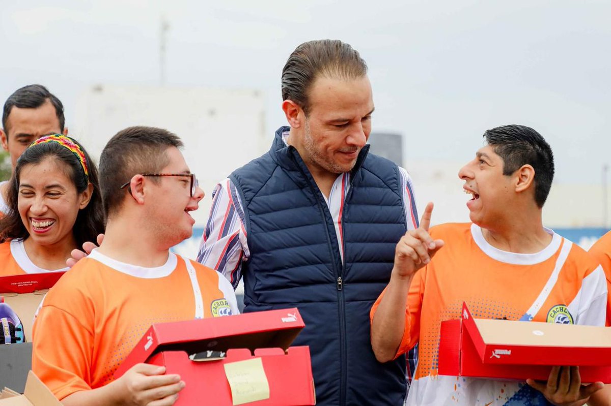 JM_UNANUE's tweet photo. Reconocemos y celebramos el talento de las niñas y niños del equipo de fútbol "Los Cachorros", quienes son un verdadero ejemplo de dedicación y disciplina. Su esfuerzo es posible gracias al respaldo de la Fundación Síndrome de Down Veracruz A.C., así como al apoyo incondicional de sus familias y maestros.