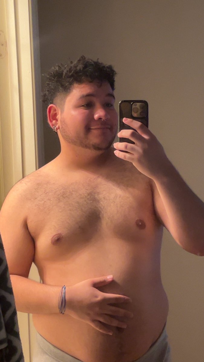 Been going to the gym more and I’m happy that I’m seeing definition in my chest again. Also new haircut 🐻