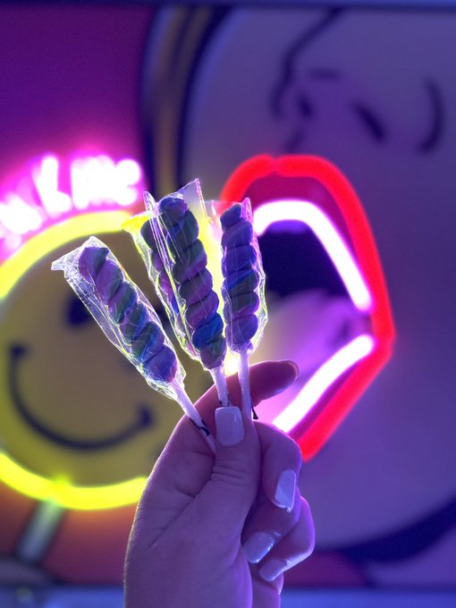 Watch l i t t l e b u f f b a b e's leaked NSFW photo on TwXstars