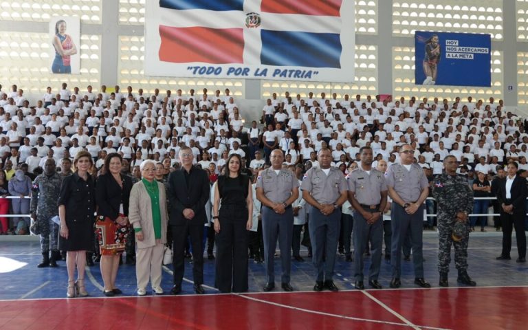 ServipSecurity's tweet photo. La ministra de
@MinInteriorRD
@FarideRaful
, dijo hoy que es un día «histórico» para la mujer en la Policía, tras la incorporación de más de 900 aspirantes femeninas a la institución del orden, como parte de la Reforma
@PoliciaRD https://t.co/qab9eDVFkC