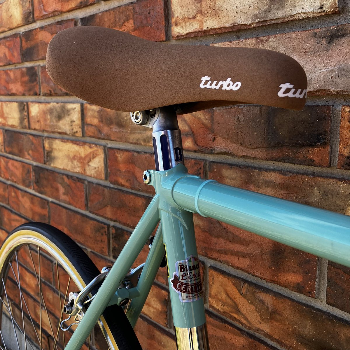 tonyleepr's tweet image. Bianchi L&apos;Eroica #bianchicafeandcycles #loveroadbikes #rideyourbike #cyclingpics #instacycling #celesteisbest #iridebianchi #bikestagram #cyclist #cyclinglifestyle #ciclismo #italiancycling #campagnolo #vintagebike #bianchioltre #bikeride #lapierrebikes #bicycle #bianchiaria