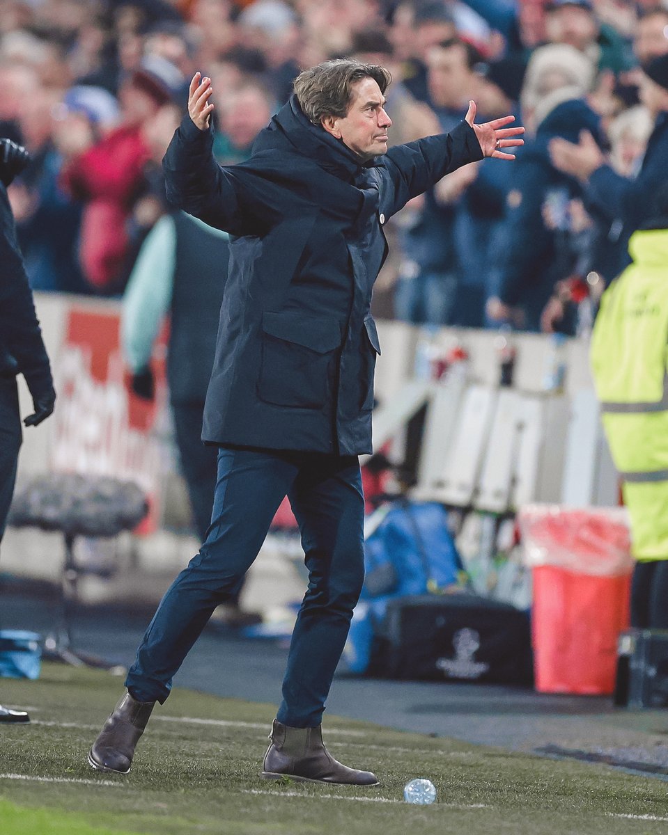 BrentfordFC's tweet photo. Us rn. https://t.co/GKCHPZeKGJ
