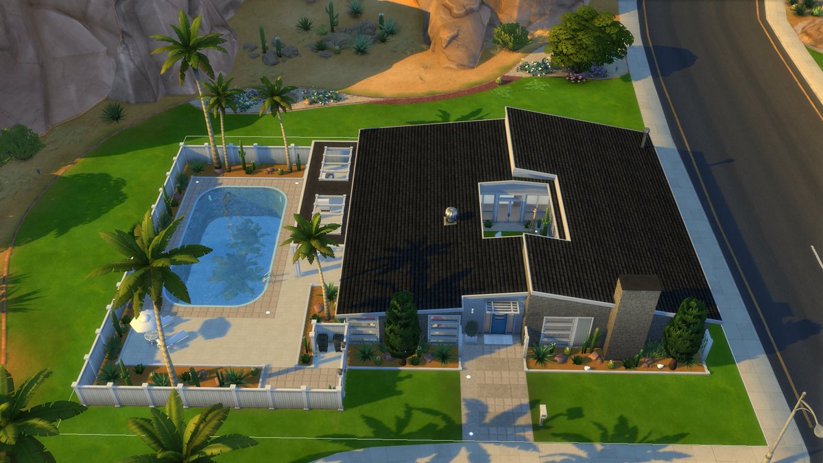 Leah_Simmer's tweet image. Roomies House 💛