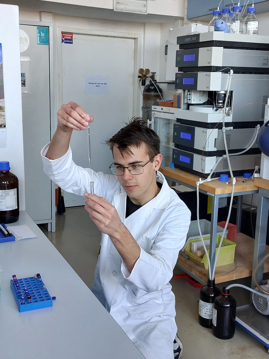 UCHPAVCR's tweet photo. Ve Výzkumné skupině bioorganické chemie a biomateriálů nabízíme pozici pro PhD studenta (na 4-5 let). Projekt je zaměřen na aplikaci principů modulární syntézy pro přípravu nových makromolekulárních sloučenin s přesně definovanou strukturou.

https://t.co/s0xvICBGEO https://t.co/ugvazxQHCz