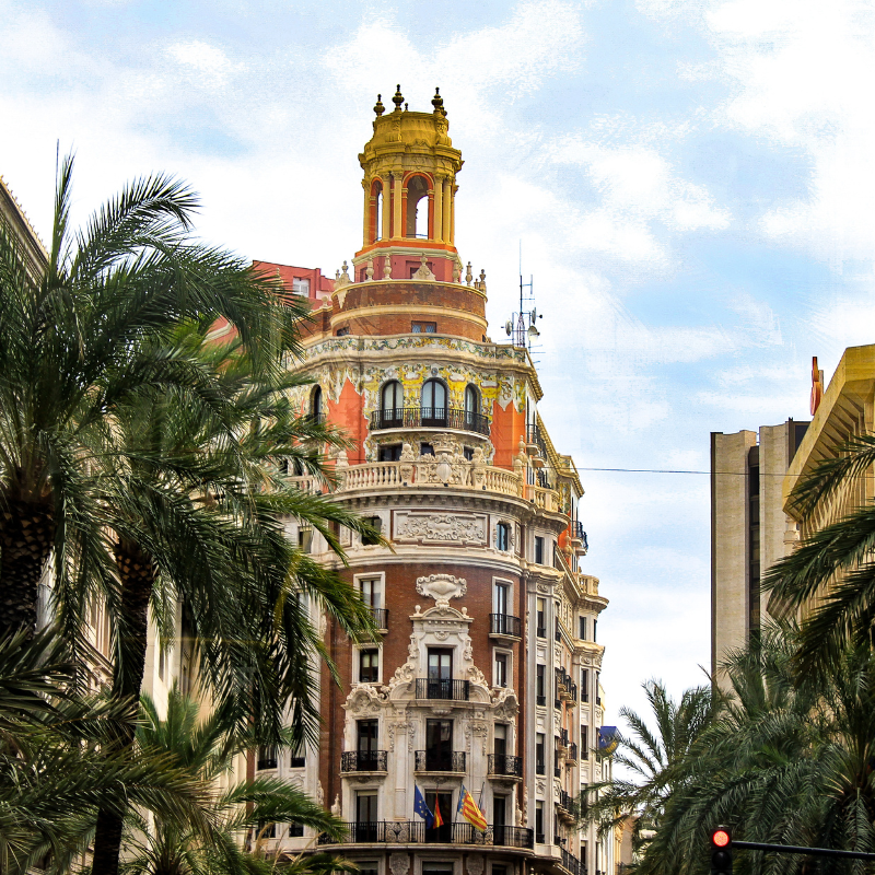 TuGranViaje's tweet photo. Valencia, la capital de la Comunitat Valenciana, es punto de encuentro entre la tradición y la modernidad. Una escala imprescindible de #TuGranViajeConLogitravel #ActitudMediterránea que te espera aquí ➡️ https://t.co/YMwK8UP22a