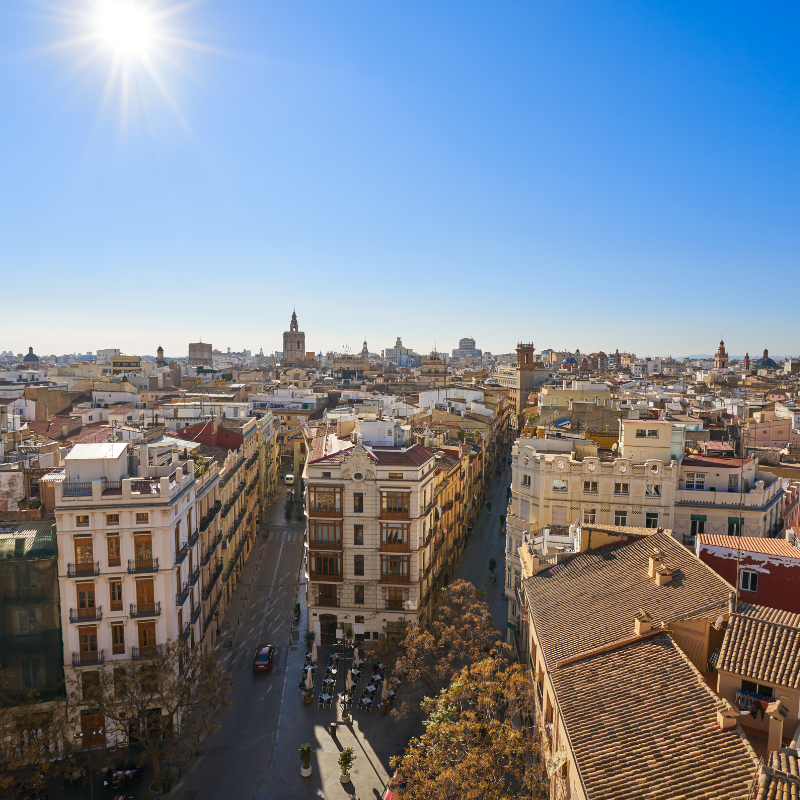 TuGranViaje's tweet photo. Valencia, la capital de la Comunitat Valenciana, es punto de encuentro entre la tradición y la modernidad. Una escala imprescindible de #TuGranViajeConLogitravel #ActitudMediterránea que te espera aquí ➡️ https://t.co/YMwK8UP22a