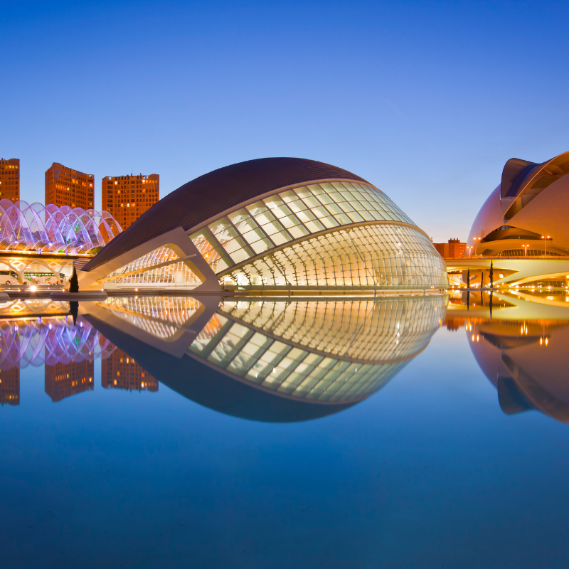 TuGranViaje's tweet photo. Valencia, la capital de la Comunitat Valenciana, es punto de encuentro entre la tradición y la modernidad. Una escala imprescindible de #TuGranViajeConLogitravel #ActitudMediterránea que te espera aquí ➡️ https://t.co/YMwK8UP22a