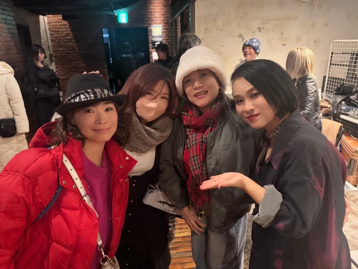 RioHip's tweet image. 朝まで いよいよ迫ってきた、 #ワロックフェスティバル
の譜面作成。
くー勉強になる。昔のロックすげぇ。
からの今日は #ZOOCO のライブ行ってきました✨SoulでFUNKで、楽しい♥️踊ってきたわーい！
 #woodyfunk カッコイイ😍さすが！2人のコラボ最高です。super singersりこ、mihoにも会えた❤