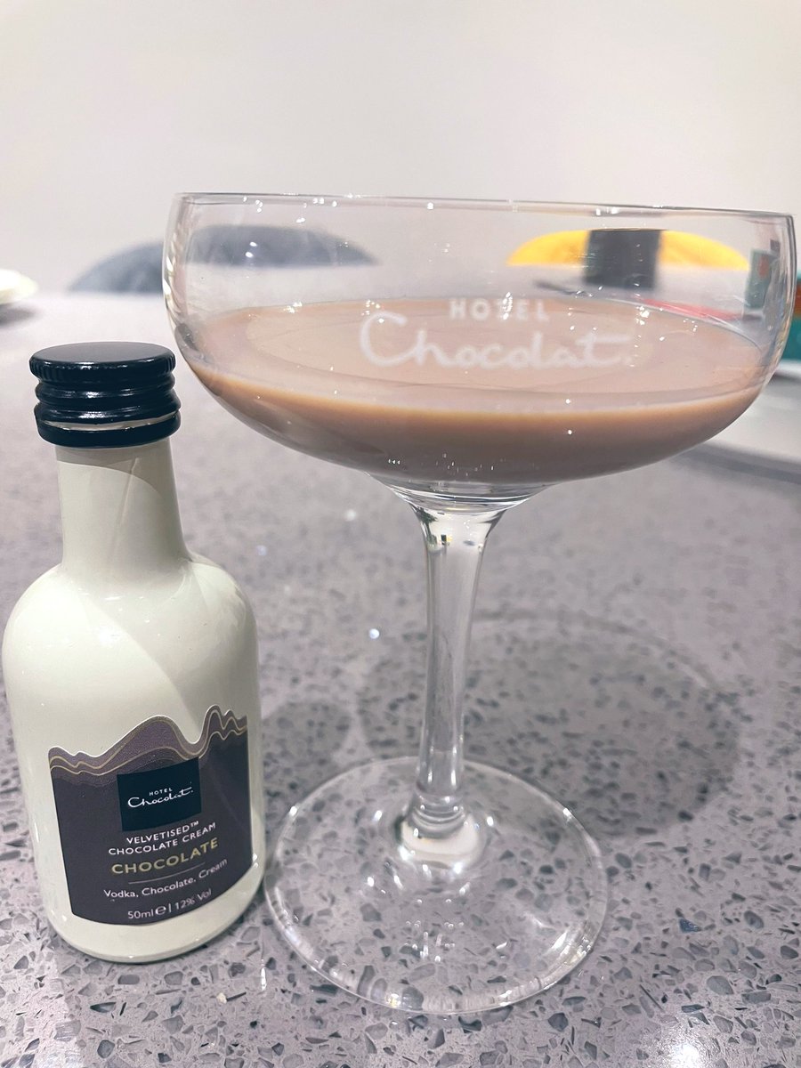KatiesDisorder's tweet image. #PostChristmas alcoholic beverage 😋🍫 #HotelChocolate #vodkachocolatecream
