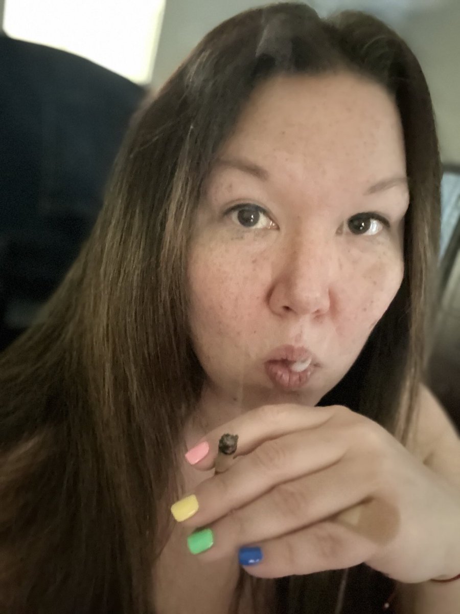 Shelley_Knight1's tweet photo. I cut my hand in the most uncomfortable spot. Oh well… #TuesdayVibes #keepsmoking #dotheweed https://t.co/zXK1QIPr7f