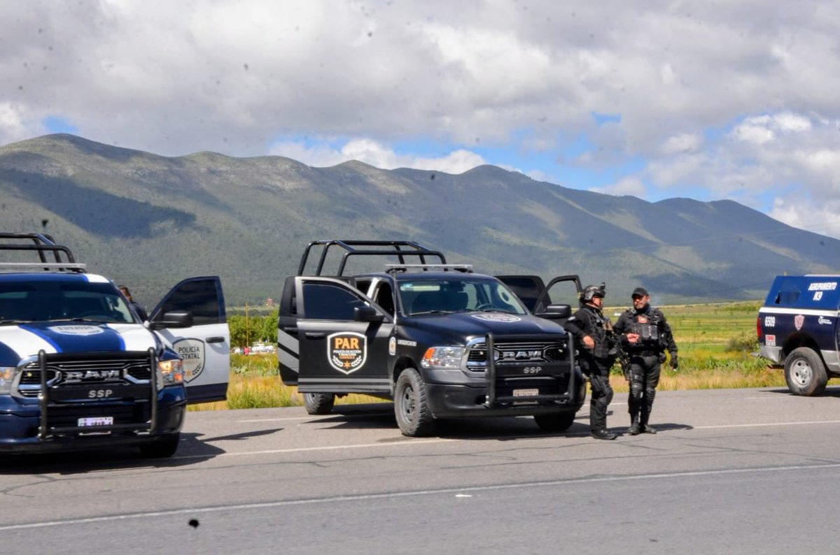 PoderPn's tweet photo. @PoderPn El pasado domingo 12 de enero una unidad de la Dirección de Seguridad Municipal de Ramos Arizpe con 4 elementos a bordo realizaba recorridos de patrullaje y vigilancia en el Ejido Popa, resultando heridos dos de ellos por civiles armados. https://t.co/bW5QLI2d40