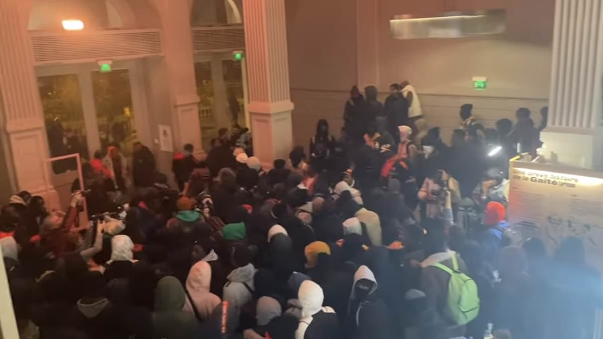 En francia un teatro de izquierda (La Gaîté Lyrique ) le abrió la puerta a 250 inmigrantes africanos para un show gratis 
El tema es que tomaron el lugar y hace 5 semanas que no los pueden sacar kjjj
Ahora se están por ir a la quiebra