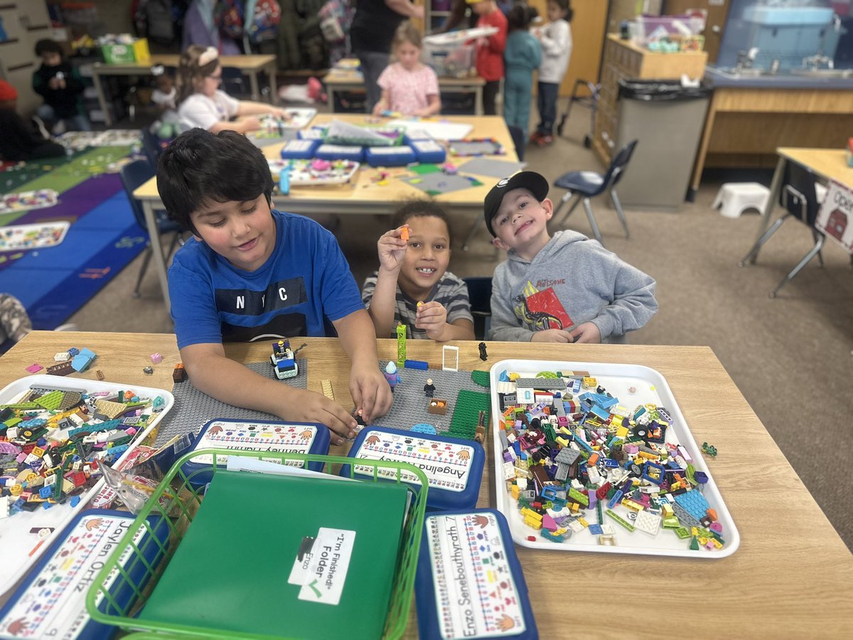 GCSDcommschools's tweet image. CS Site Coordinator, @stacey_remi, has @Englishvillage2 clubs off to a great start! #communityschools #expandedlearning @GreeceCentral @Kelly_Flagler @Center4Youth @natcenterforcs @CommSchools @NYSCSN @k_sper211