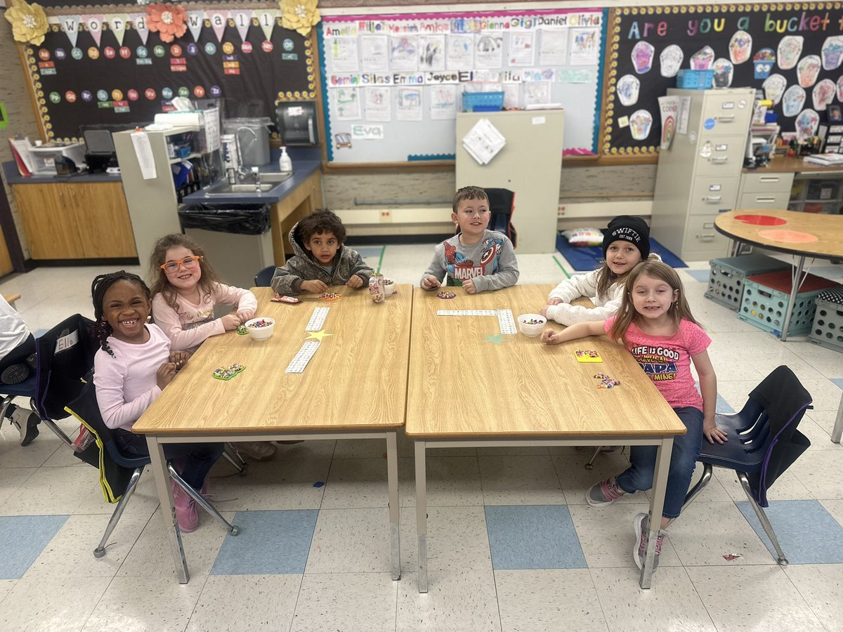 GCSDcommschools's tweet image. CS Site Coordinator, @stacey_remi, has @Englishvillage2 clubs off to a great start! #communityschools #expandedlearning @GreeceCentral @Kelly_Flagler @Center4Youth @natcenterforcs @CommSchools @NYSCSN @k_sper211