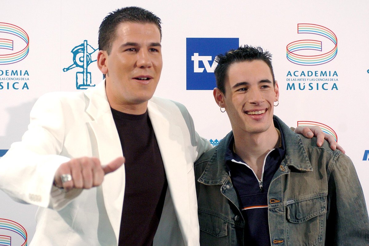 viralenspain's tweet photo. ¡VOTA LA TENDENCIA DEL DÍA EN ESPAÑA 🇪🇸!

¿Qué estás viendo?

❤️ La Revuelta con Yerai Cortes y C. Tangana
🔄 El Hormiguero con Andy y Lucas 

#LaRevuelta #LaRevueltaTVE #LaRevueltaRTVE #AndyYLucasEH https://t.co/jbxnMM12EN