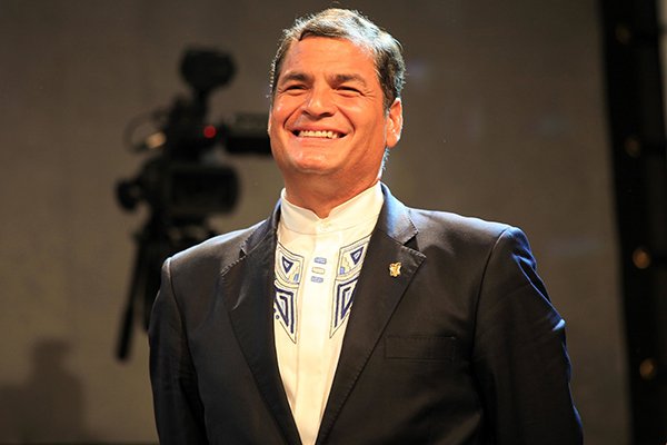 LaGuiaEc_'s tweet photo. #LaGuía Patricia Bullrich, ministra de Seguridad de Argentina, afirmó que la violencia en Ecuador está vinculada a la lucha entre el gobierno y Rafael Correa, quien buscaría recuperar la presidencia utilizando recursos como el narcotráfico. https://t.co/K4eTkyKTJI