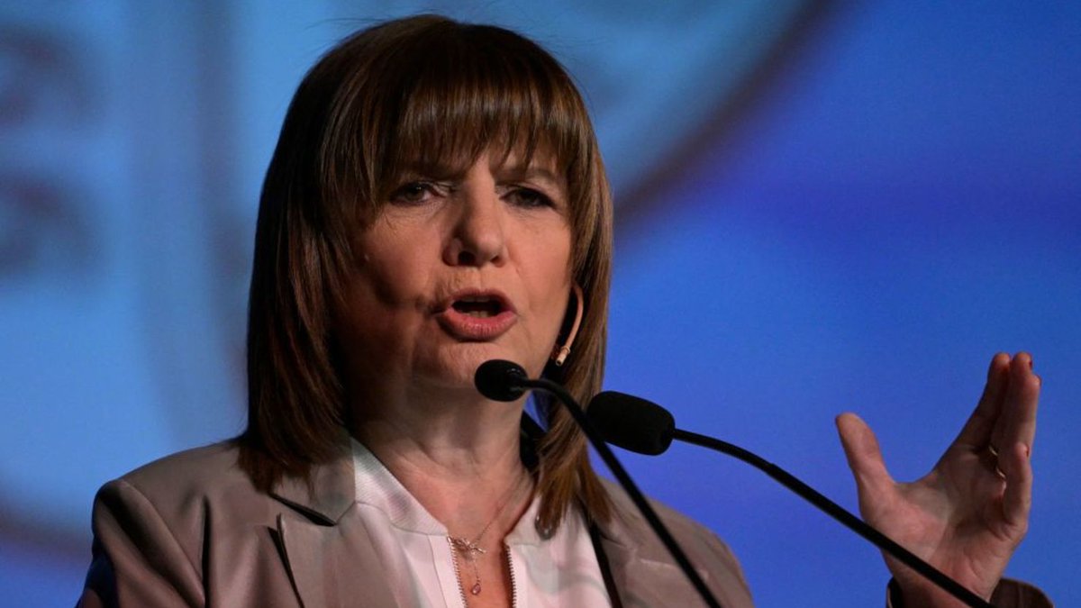 LaGuiaEc_'s tweet photo. #LaGuía Patricia Bullrich, ministra de Seguridad de Argentina, afirmó que la violencia en Ecuador está vinculada a la lucha entre el gobierno y Rafael Correa, quien buscaría recuperar la presidencia utilizando recursos como el narcotráfico. https://t.co/K4eTkyKTJI