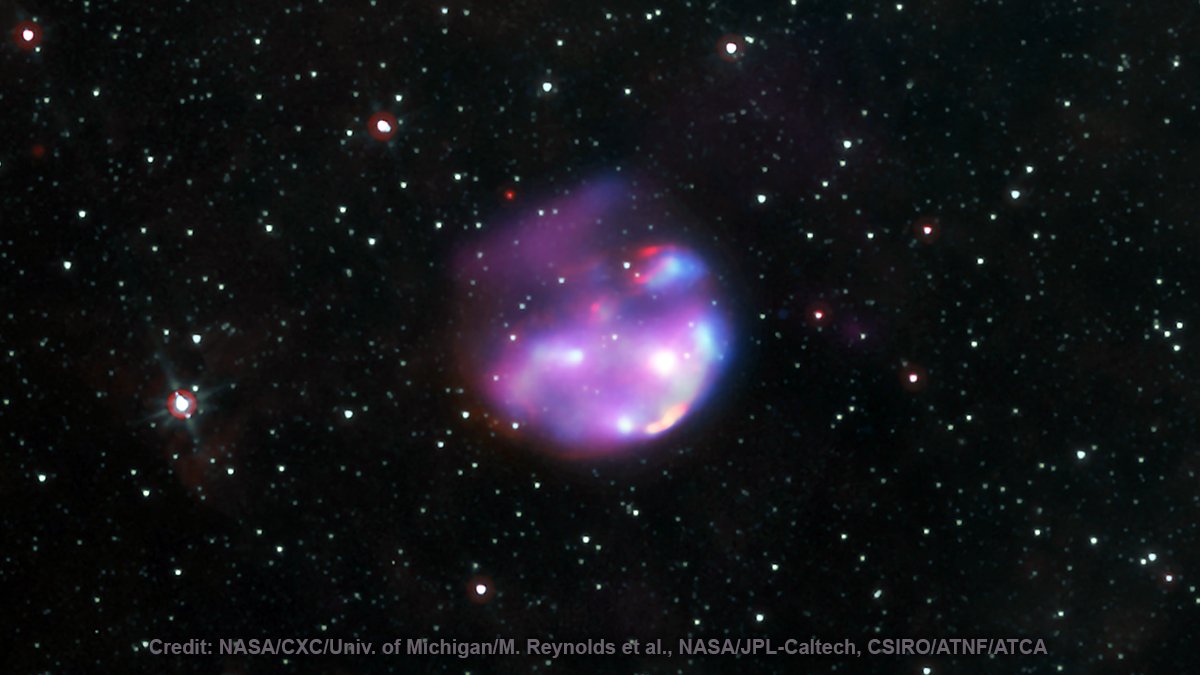 NASAUniverse's tweet image. Science is done by teams, including teams of telescopes! While surveying our galaxy’s central region in 2011, Swift discovered a previously unknown supernova remnant, and @ChandraXray followed up to reveal more about it. Learn more:   go.nasa.gov/40fq8uP #Swift20