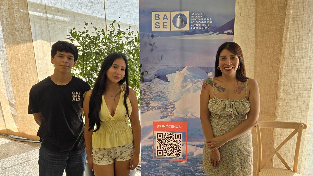 MilenioBASE's tweet photo. 🟣 Congreso Futuro en modo #Antártica 🇦🇶 Hoy nos visitó uno de los equipos ganadores de la Feria Antártica Escolar (FAE) de @inach_gob 👏👏 Este 2025 conocerán el continente helado y ya se preparan con mucha emoción para su viaje... ¡Todo el éxito! 🥳❄️ https://t.co/itALXm3xas