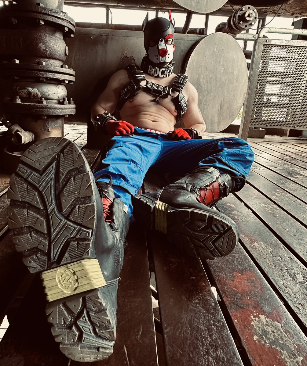 Think i can handle your heavy dutiy?
Restraints by <a href="/cuffedstore/">Cuffed Store</a> - 5% off code: rocky 
#puppyplay #puppyhood #musclepup #cuffedstore #workwear #boots #muscle #men #guysingear #worker #gym #himbo #harness #restraints