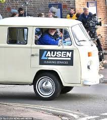 The mash up we all want to see. As the Lyell team leave the scene this pulls up #SilentWitness
<a href="/MrDavidCaves/">David Caves</a> <a href="/EmiliaFox/">Emilia Fox</a> ?