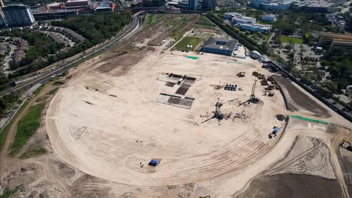 🇸🇻🇨🇳COMIENZA LA CONSTRUCCIÓN DEL NUEVO ESTADIO NACIONAL DE EL SALVADOR

El proyecto más ambicioso de Centroamérica, anunciado por el Presidente <a href="/nayibbukele/">Nayib Bukele</a>, y representante de la <a href="/EmbajadaChinaSV/">Embajada de la República Popular China en SV</a>, <a href="/ZhangYanh/">Zhang Yanhui</a>, ya está en marcha.

El estadio tendrá capacidad para 50,000 personas,