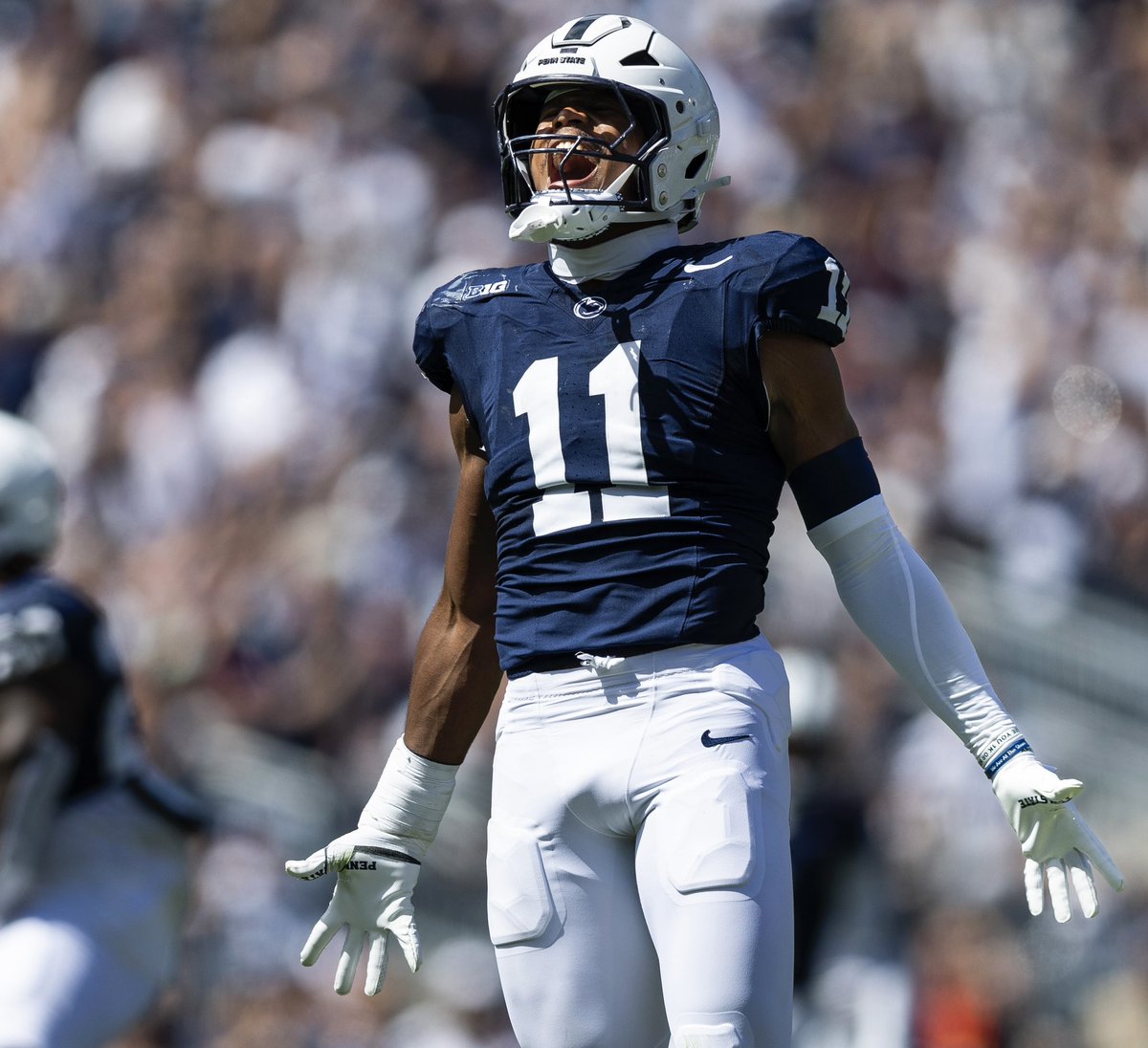 MLFootball's tweet photo. 🚨NEWS: Penn State superstar pass rusher Abdul Carter said his DREAM IS TO PLAY FOR THE #EAGLES.

“Yeah, for sure; playing for the Eagles would definitely be a dream of mine.”

👀👀👀

Philly GM Howie Roseman is the most aggressive general manager in the league. https://t.co/iKN2c0cFsF