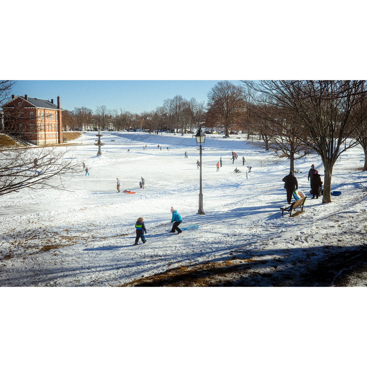 MattvGaudet's tweet photo. We wish for summer in the winter and wish for winter in the summer 

#fujifilm #sony #streetphotography https://t.co/19Yie2VTRM