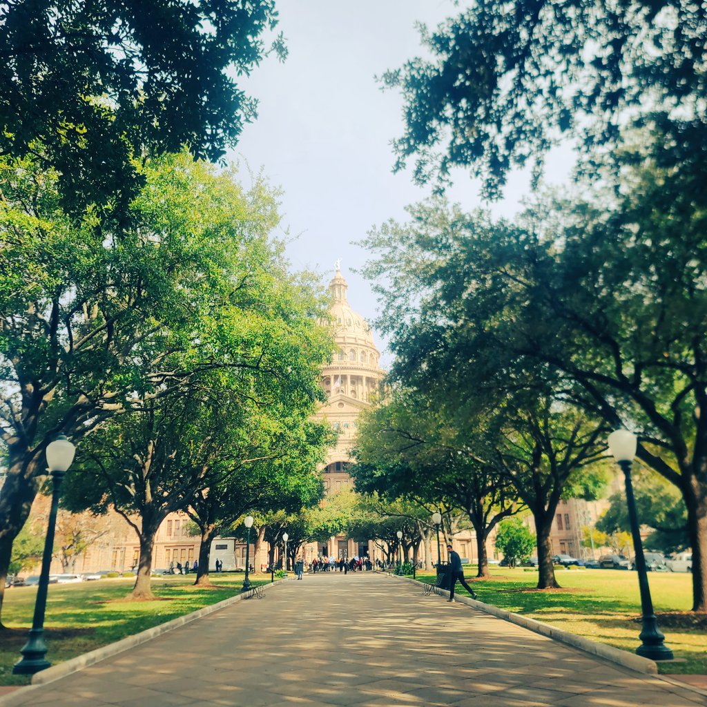 SaumGuy's tweet photo. Happy 1st day of the 89th #txlege session! https://t.co/tsuGvvjZYb