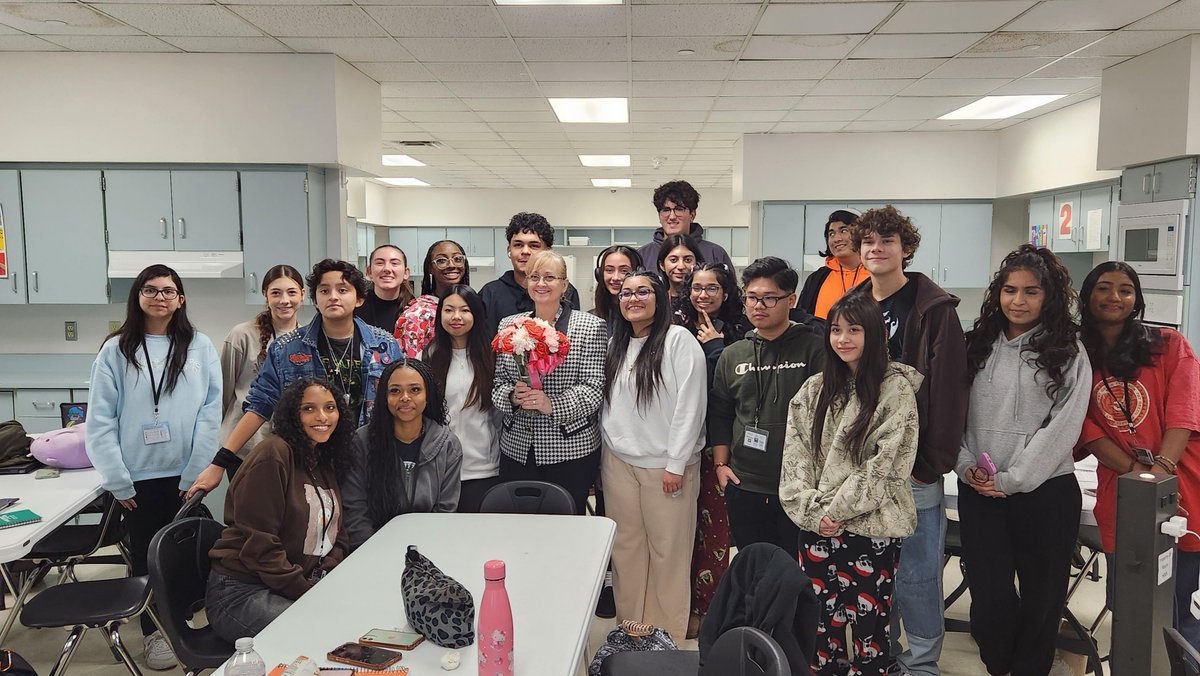 FBISD_CTE's tweet photo. HUGE Congratulations to Deborah Zamora for winning Teacher of the Year at @SFAHS_Bulldogs ! She is such an amazing CTE teacher of @AhsHumanSvs and we are extremely proud of her. #YourPathStartsHere ✨💙 https://t.co/f4l1nw4AMp
