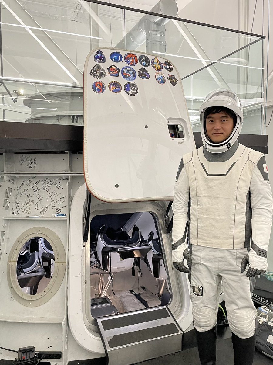 米国ホーソーンのスペースX訓練センターで、クルードラゴンの訓練です 米国ホーソーンのスペースX訓練センターで、クルードラゴンの訓練です