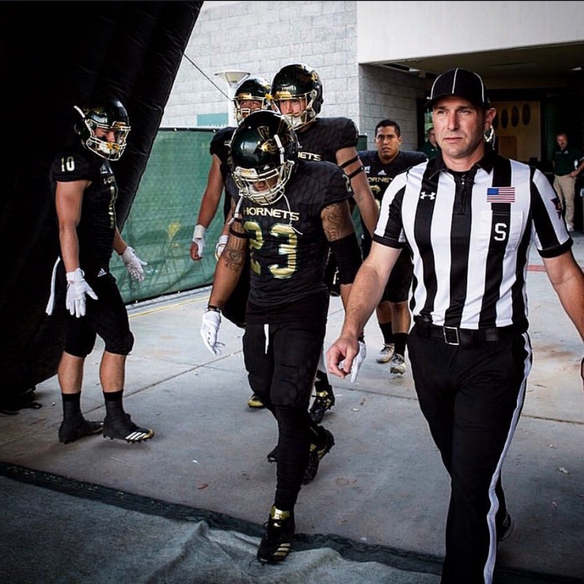 Blessed to be re-offered by <a href="/SacHornetsFB/">Sac State Football</a> #GoGoSacramento

<a href="/BrennanMarion4/">Coach Marion</a> <a href="/coachapatterson/">AC Patterson</a> <a href="/CoachKMerch/">Ken Merchant</a> <a href="/lem_adams/">Lem Adams</a> <a href="/BrandonHuffman/">Brandon Huffman</a> <a href="/GBGrizzFootball/">GB Grizzly Football</a>