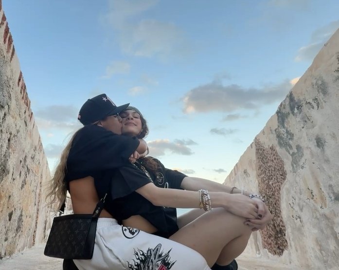 merilvsrai's tweet image. el universo definitivamente no me quiere