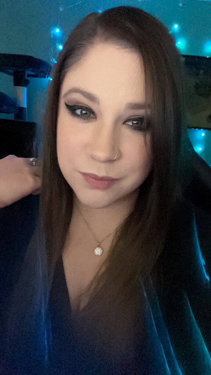 Back to Dark Souls 2!
Did a bit of grinding offline so hopefully set up a little better for today.
twitch.tv/royalaqua