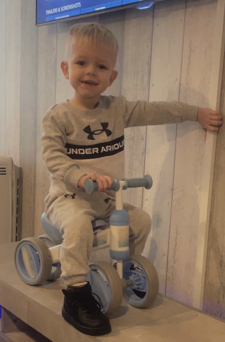 janetay47's tweet photo. My beautiful grandchildren 💙🩷 https://t.co/Ou3LKCDqok