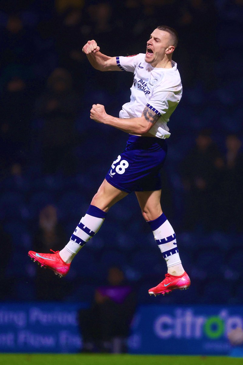 Rick_H1988's tweet photo. Start him every game please. @pnefc
🇲🇪😍 #pnefc #Osmagic https://t.co/Q6vAUojFWD