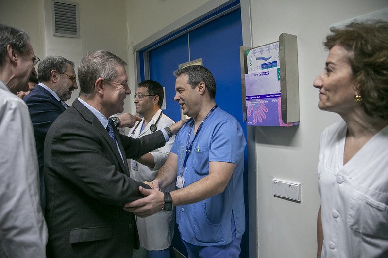 🆕 MAKO Nuevo brazo robótico inteligente en el Hospital de Ciudad Real.

✅ Con la robótica inteligente se consigue innovación en cirugías de prótesis de cadera y rodilla.

+info: bit.ly/40xNspb