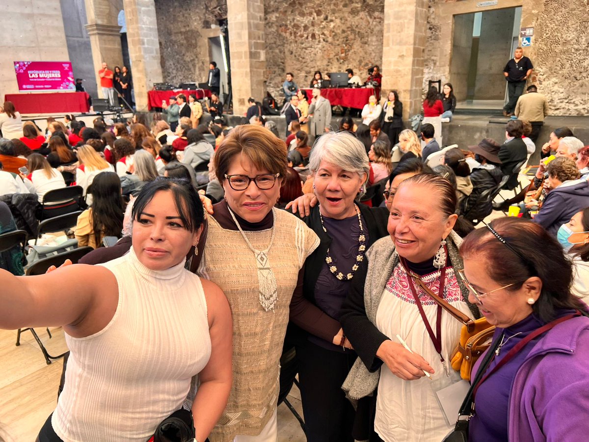 MarthaAvilaCDMX's tweet photo. 💡 Las mujeres son el corazón de la #CapitalDeLaTransformación. Sigamos construyendo juntas el Segundo Piso de la Cuarta Transformación 🫱🏻🫲🏼.
#MARTHAAVILA🦋
#mesadirectiva
#Congresocdmx
#MujeresTransformando #AgendaDeMujeres https://t.co/hA4HU2Dcxa