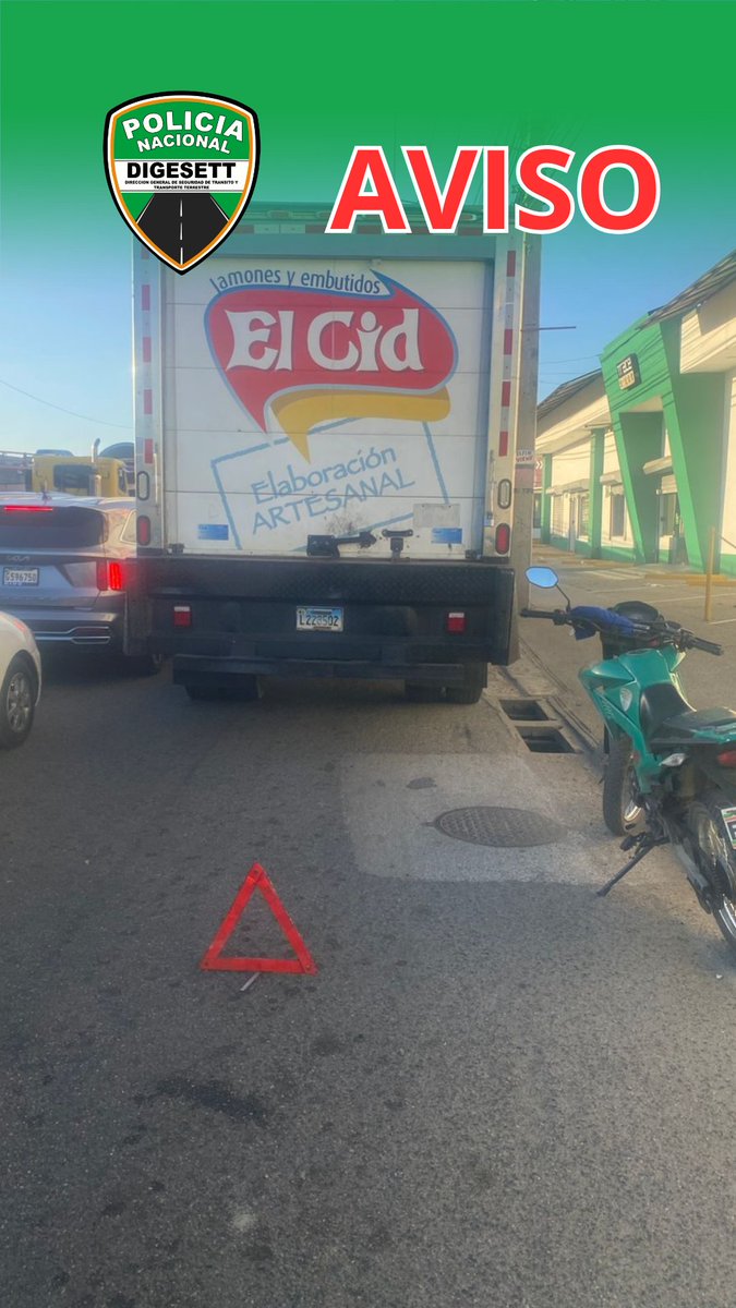 Nuestros agentes 👮🏽‍♀️ 👮🏼‍♂️ pendientes al flujo vehicular en la Autopista Juan Pablo Duarte, próximo a los Beisbolistas, en sentido Santo Domingo - Cibao por vehículo varado.
