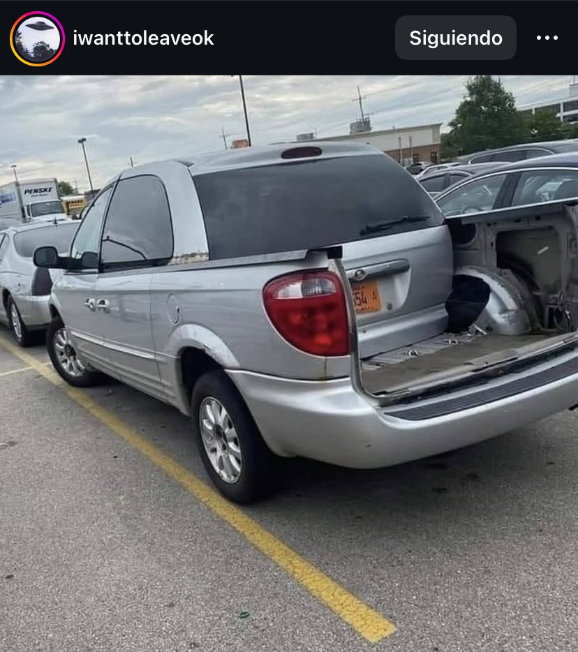 CarlosPalomoF's tweet photo. 👀 Cuando es tanta tu confusión que no sabes si ser un monovolumen o una camioneta de carga… #confusiones #autos … https://t.co/HoEhyF7MPX