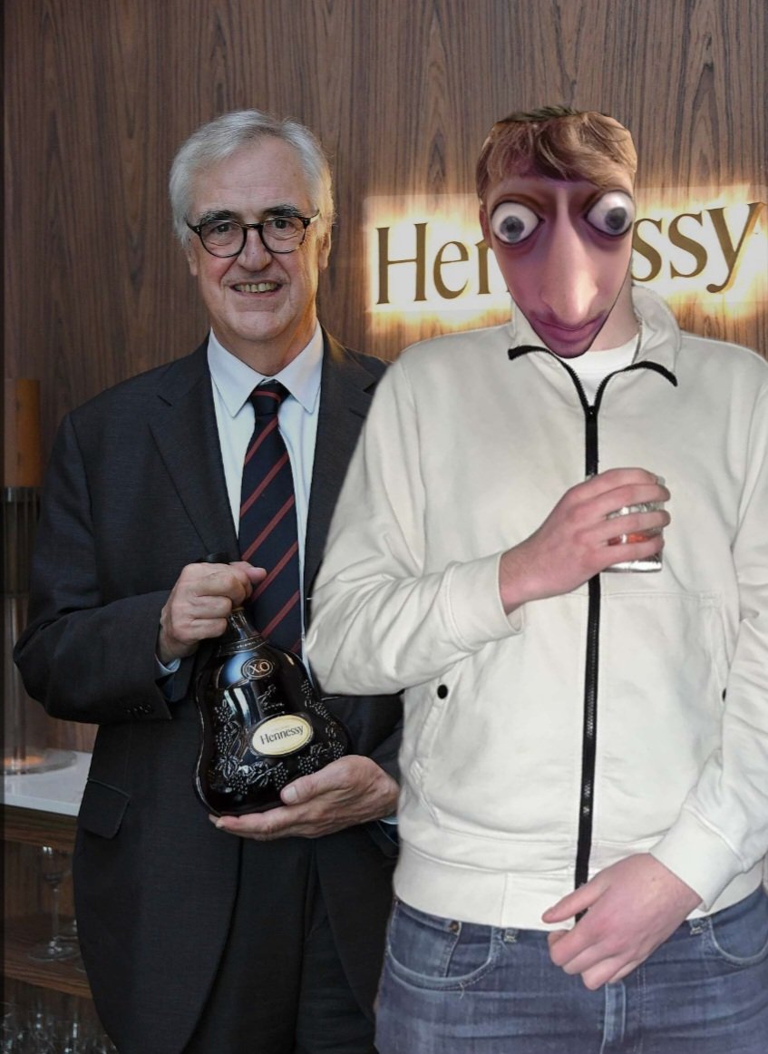 MathijsB5's tweet photo. Henny thing is possible
#Balenciaga #hiphop #EuropeNews https://t.co/xtQSvpZbv4