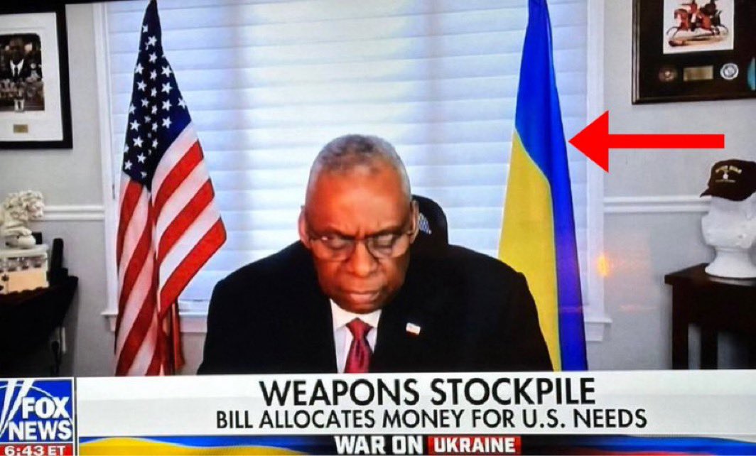 DschlopesIsBack's tweet image. NEW: Lloyd Austin warns that Ukraine flag in Secretary of Defense office will be removed if Pete Hegseth is confirmed