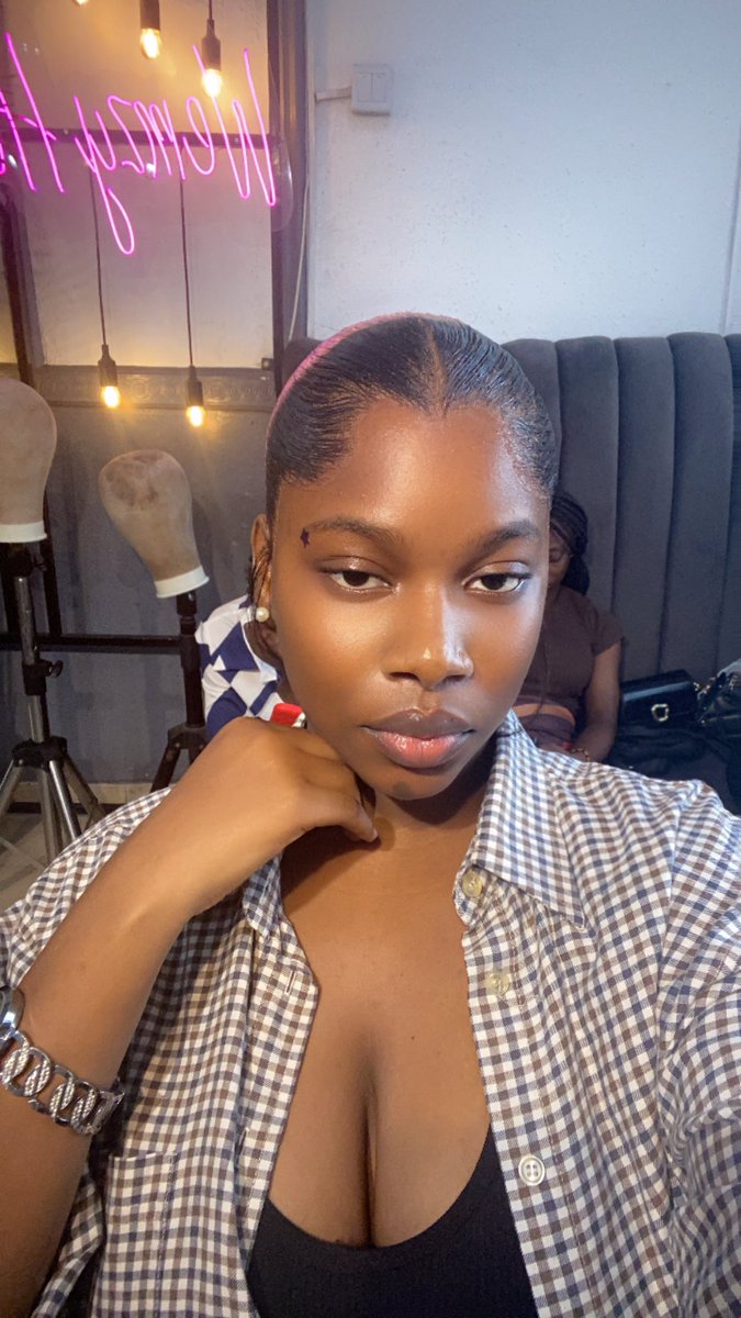 Thenaomifyagain's tweet image. Lost my old account and honestly thought about giving up, but here I am, starting afresh 🙂 If you’re seeing this, welcome to my new space 💕
#startingafresh #Copywriter #socialmediamanager