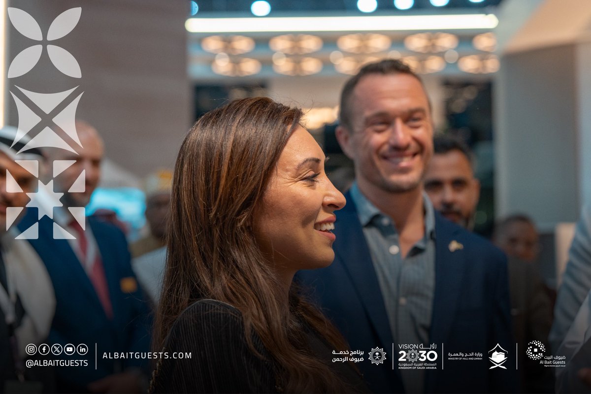 Albaitguests's tweet photo. تشرفنا بحضور كريم من القنصل سعدية نيازي ممثلة القنصلية العامة للولايات المتحدة الأميركية، في جناح شركة #ضيوف_البيت في مؤتمر ومعرض الحج والعمرة.

@HajMinistry
@HajjConfEX
@PEPSaudi

#الطريق_الى_النسك 
#مؤتمر_ومعرض_الحج https://t.co/AYTZt7ppzC